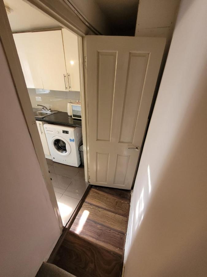 43 Kimberly Road Apartment Londra Esterno foto