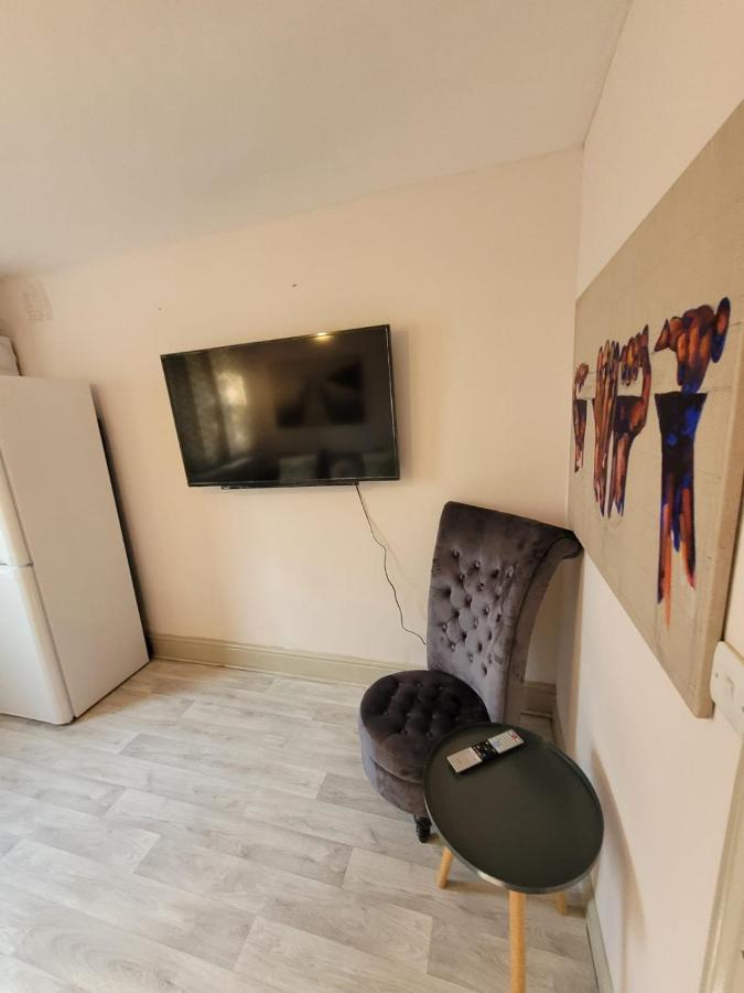 43 Kimberly Road Apartment Londra Esterno foto